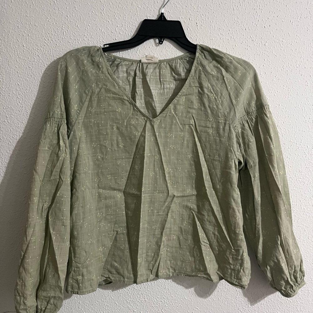a.n.a Light Sage V-Neck Long Sleeve Blouse
